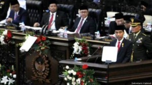  Presiden Jokowi menyoroti beragam hal dalam pidatonya di hadapan anggota MPR/DPR.  Foto: JPNN