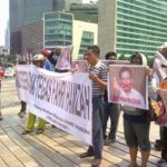 puluhan masyarakat yang tergabung dalam Perjuangan Kesantunan Sikap (PKS) anti Fahri Hamzah melakukan Aksi Unjuk Rasa di Bundaran Hotel Indonesia Jakarta, Selasa (25/8/2015)