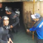 Pasukan katak TNI AL masuk gorong-gorong (IST)