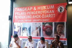 DPC Posko Perjuangan Rakyat (Pospera), menyikapi pengeroyokan Iwan di Kelurahan Kalianyar, Kecamatan Tambora, Jakarta Barat, Rabu (15/3). (Dok Republika)