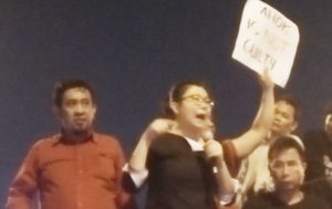 Veronica Koman Liau orasi di depan LP Cipinang (IST) 