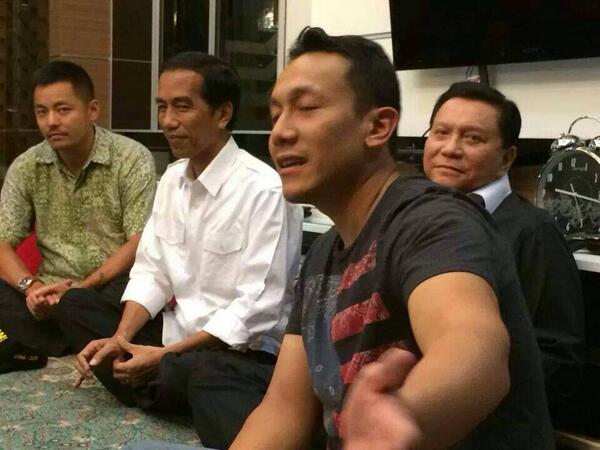 Diaz Hendropriyono (depan) bersama Jokowi dan AM Hendropriyono (IST)