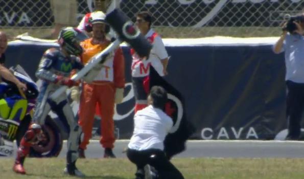 Aksi Lorenzo Setelah Juara di MotoGP Catalunya - Foto: Crash