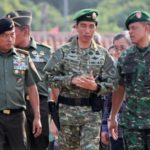 Joko Widodo memakai seragam militer (IST)