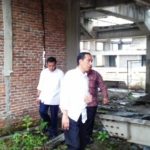 Presiden Jokowi blusukan di proyek Hambalang (IST)