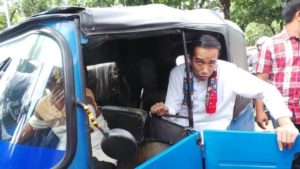 Jokowi naik bajaj (IST)