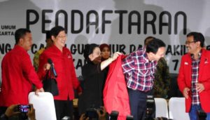 Megawati Pakaikan Jas Merah ke Ahok
