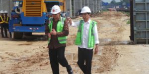 Jokowi dan Ahok meninjau proyek LRT di Cibubur (IST)