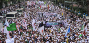 Demo umat Islam dan AntiAhok meminta Ahok segera diadili kasus penistaan terhadap Al Quran (IST)