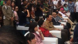 Megawati dan Dubes Singapura untuk Indonesia Anil Kumar hadiri peresmian RPTRA (Detik)