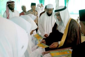 Duta Besar Arab Saudi, Syaikh Osama bin Muhammed Al-Shuibi melepas 63 santri Pondok Pesantren Nuu Waar AFKN, Bekasi yang akan belajar di Lembaga Ilmu Pengetahuan Islam dan Arab (LIPIA) yang ada di Jakarta dan Aceh (IST)