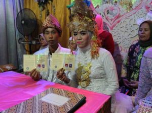 Pasangan SMP menikah di usia 15 tahun Foto: dok. Amanda Safitri (Facebook)